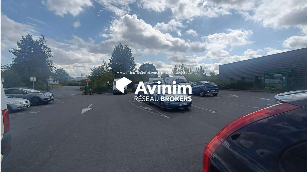 Bâtiment logistique de 3018m² à louer prox Arras