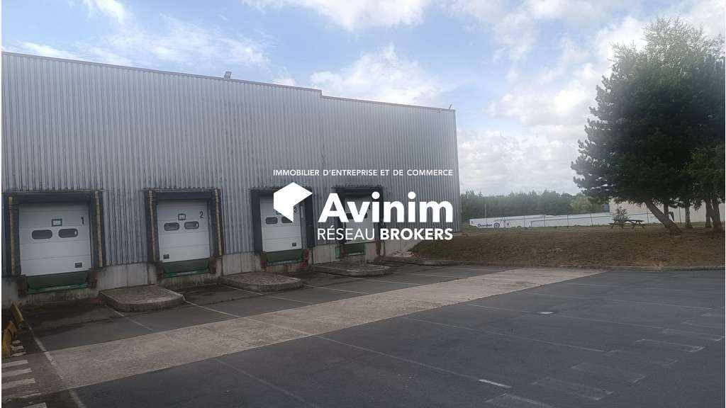 Bâtiment logistique de 3018m² à louer prox Arras