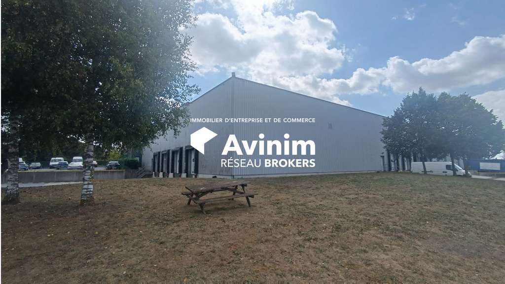 Bâtiment logistique de 3018m² à louer prox Arras