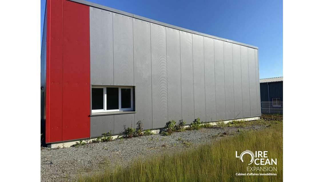 Local 180m² à louer à Saint-Laurent-de-la-Plaine