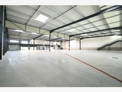 Local d'activité 1328m² à louer St Laurent de Mure