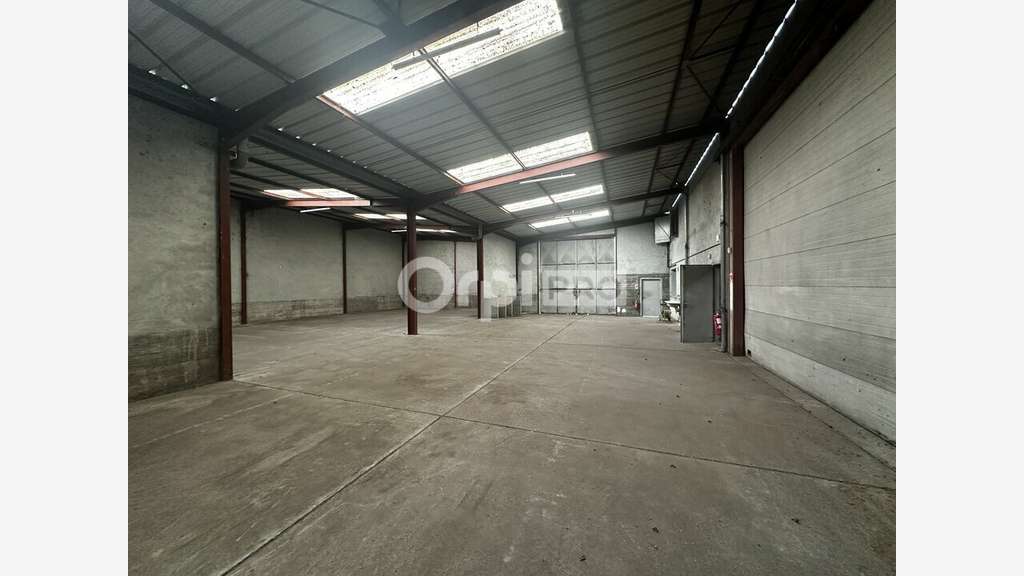 Loue local d'activité 746m² Saint Laurent de Mure