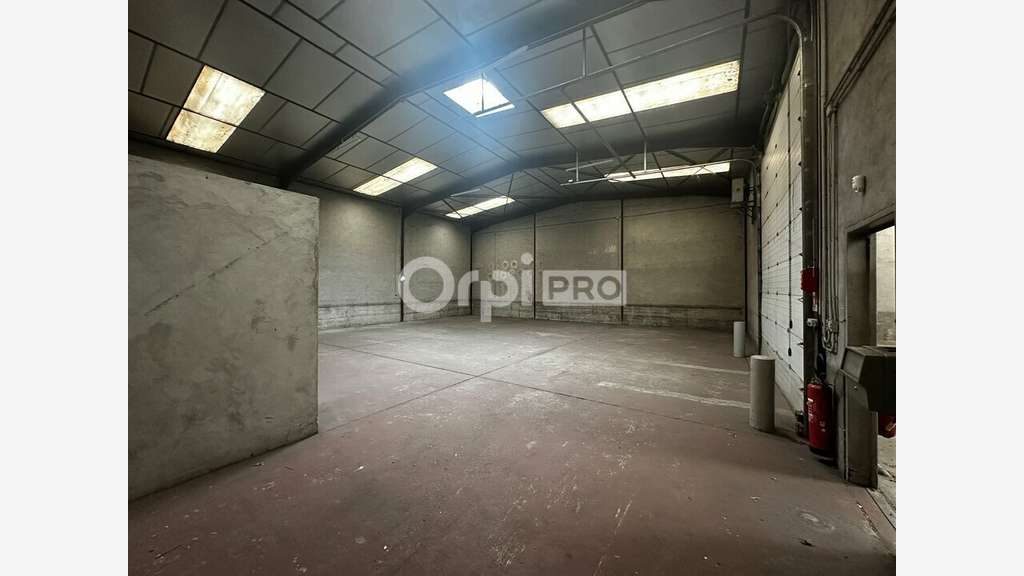 Loue local d'activité 746m² Saint Laurent de Mure