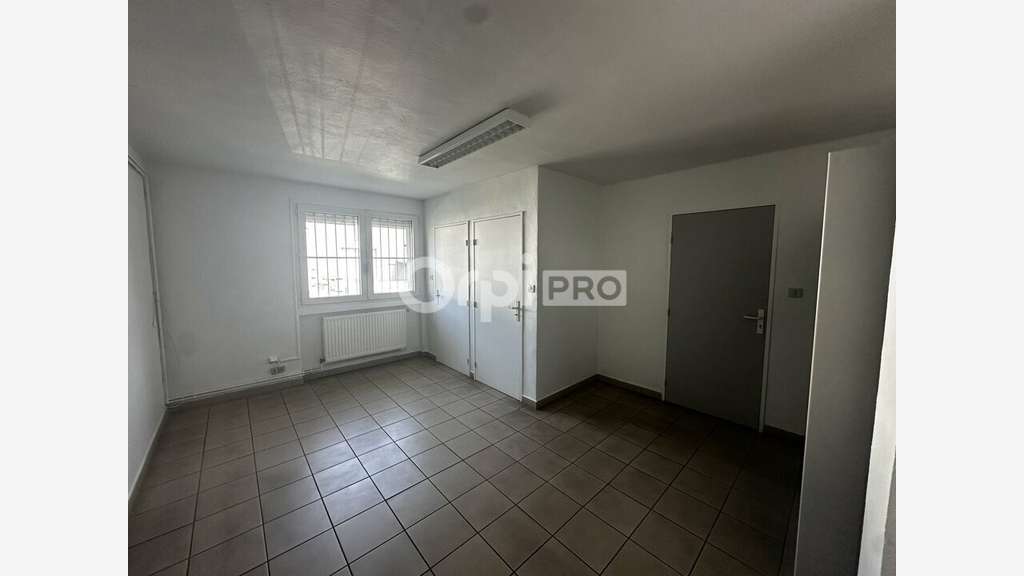 Loue local d'activité 746m² Saint Laurent de Mure