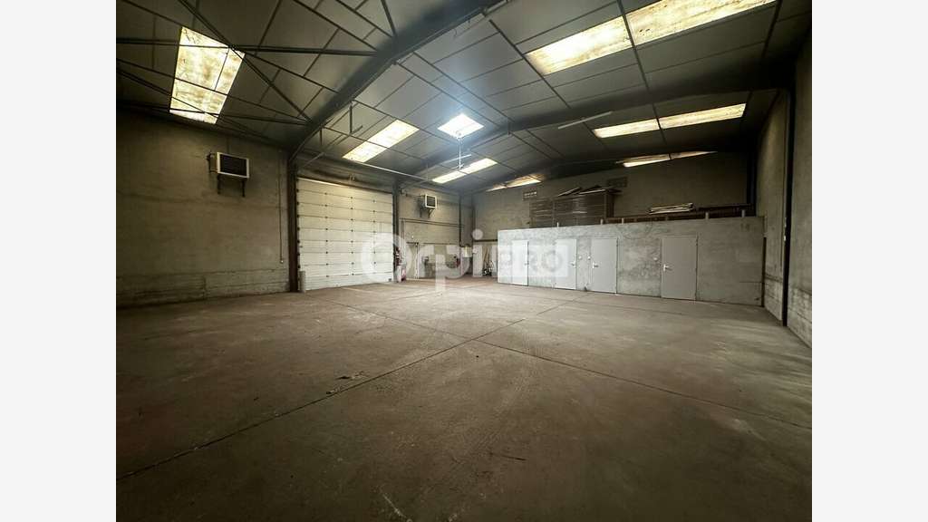 Loue local d'activité 746m² Saint Laurent de Mure