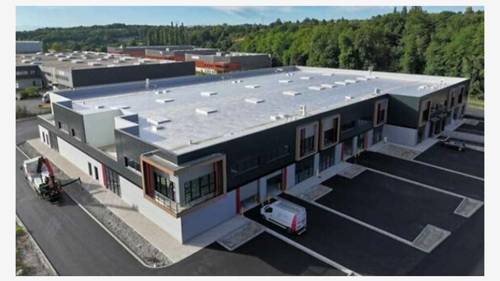 SAINT-LAURENT-DE-MURE - LOCAL D'ACTIVITE -