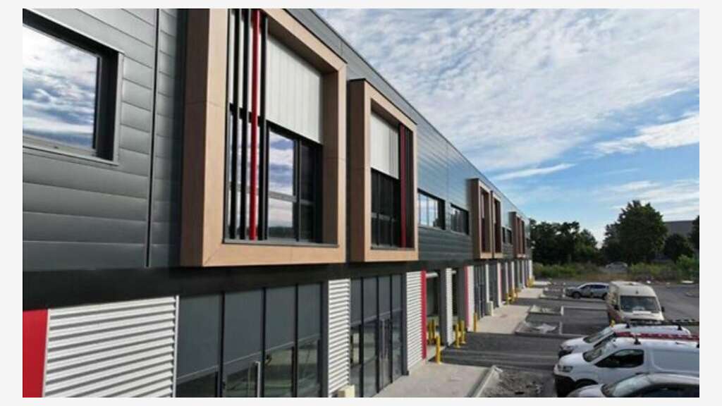 SAINT-LAURENT-DE-MURE - LOCAL D'ACTIVITE -