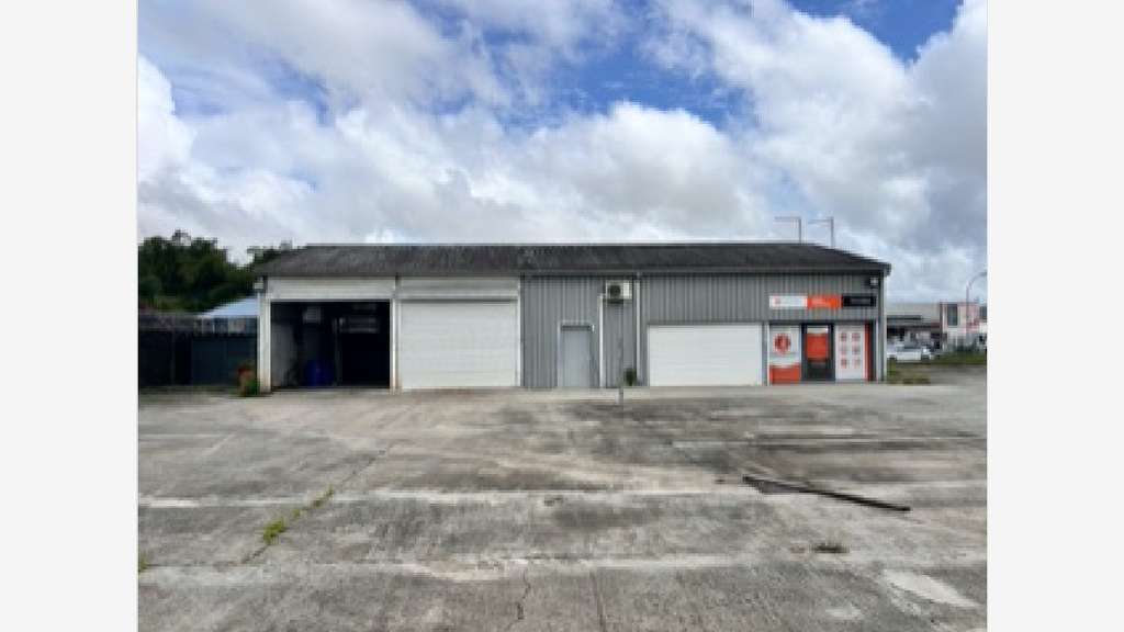 A louer bâtiment de 325m² Saint-Laurent-du-Maroni