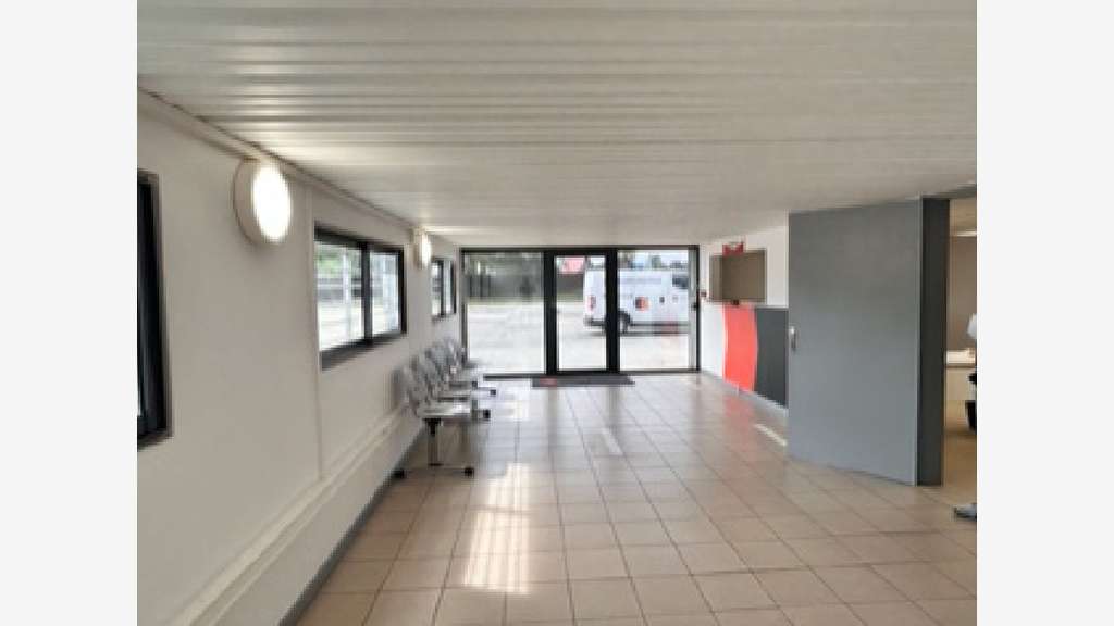 A louer bâtiment de 325m² Saint-Laurent-du-Maroni