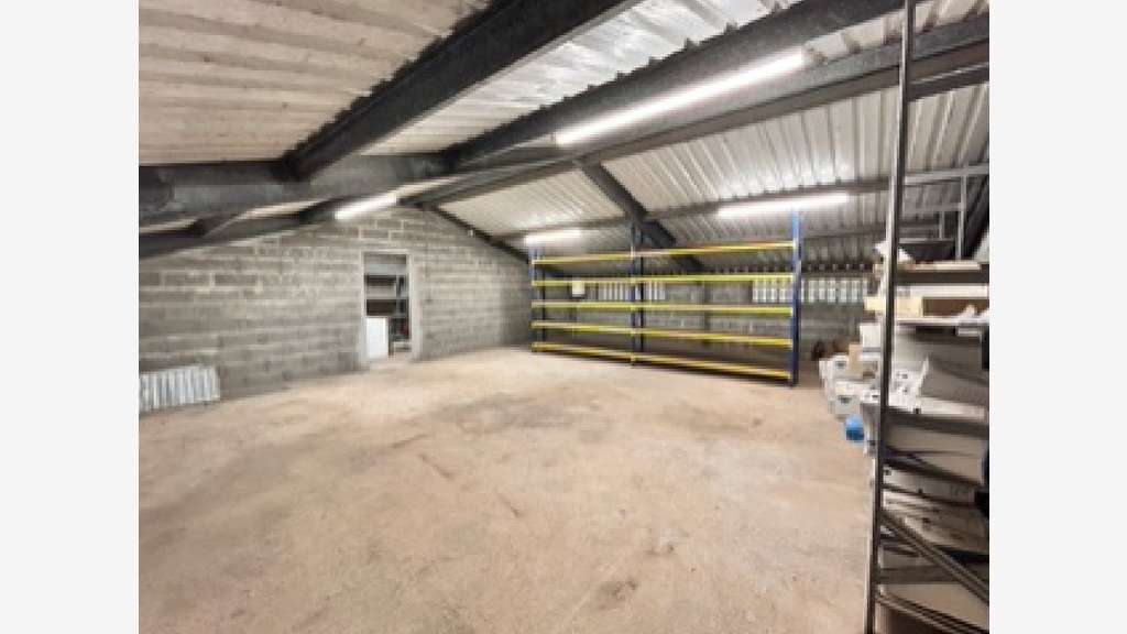 A louer bâtiment de 325m² Saint-Laurent-du-Maroni