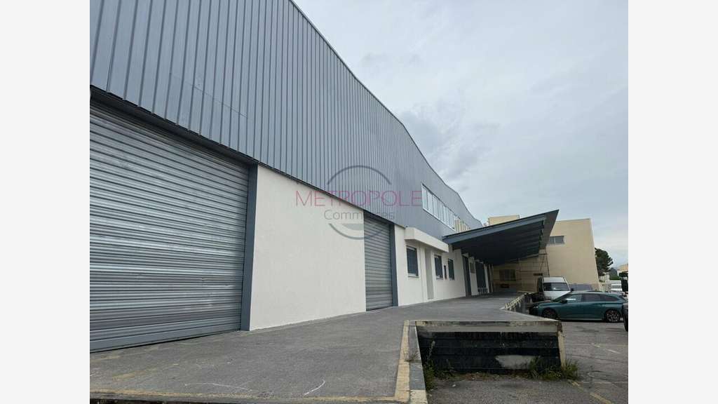 Entrepôt de 2745m² à louer à Saint-Laurent-du-Var