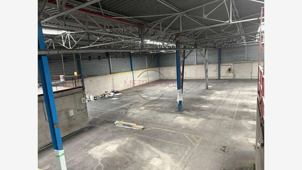 Entrepôt de 2745m² à louer à Saint-Laurent-du-Var