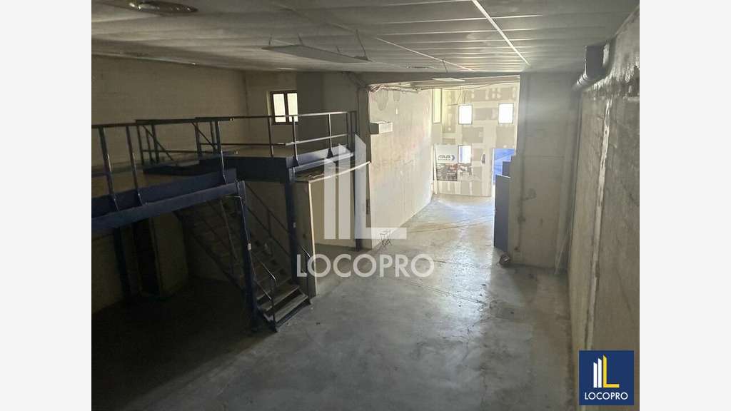 À LOUER  Local d'activité de 322 m² à Sain