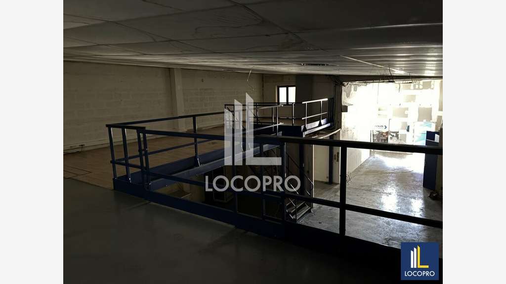 À LOUER  Local d'activité de 322 m² à Sain
