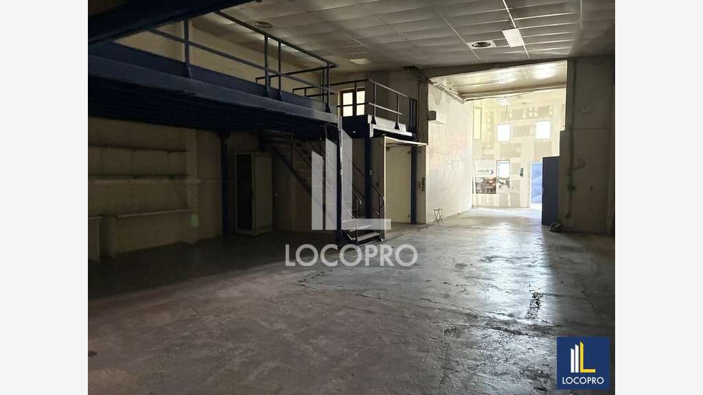 À LOUER  Local d'activité de 322 m² à Sain