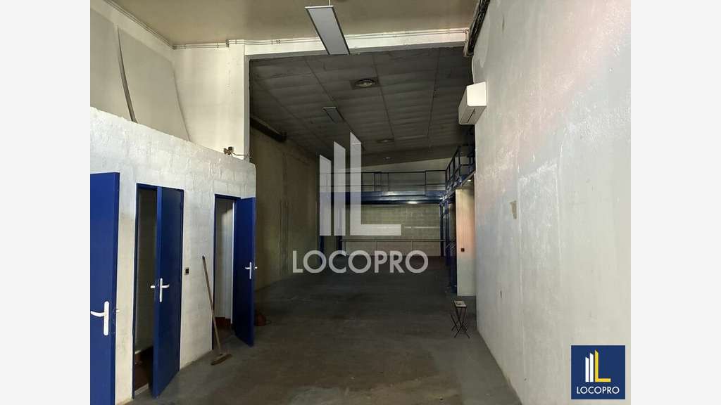 À LOUER  Local d'activité de 322 m² à Sain