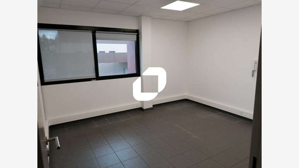 A louer Local d'activité 200m² Saint leu la foret