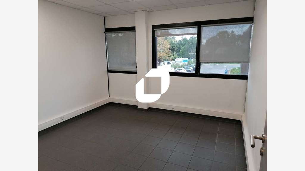A louer Local d'activité 200m² Saint leu la foret