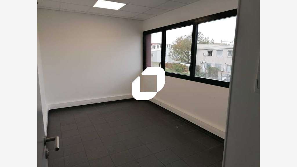 A louer Local d'activité 200m² Saint leu la foret