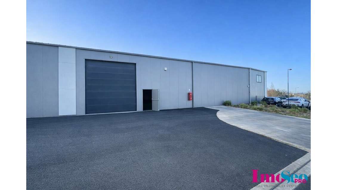Entrepôt 450m² à louer à Saint-Loubès sortie A10