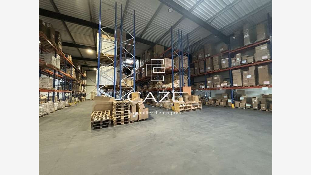 A louer bâtiment indépendant 1643m² prox Libourne