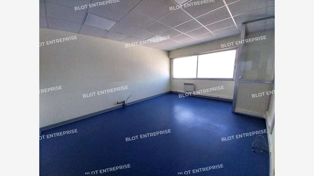 Loue local d'activités 325m² à Saint-Malo ZI Sud