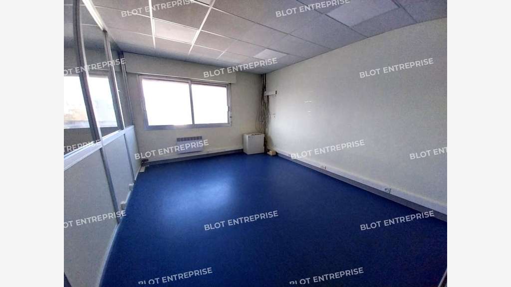Loue local d'activités 325m² à Saint-Malo ZI Sud