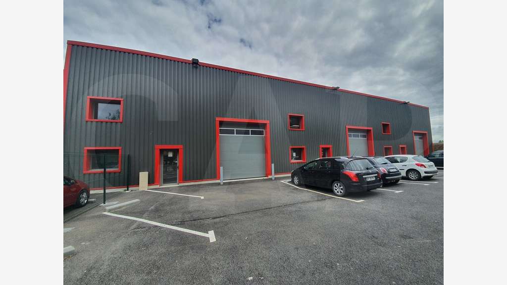 A louer local d'activités neuf 285m² à St Malo