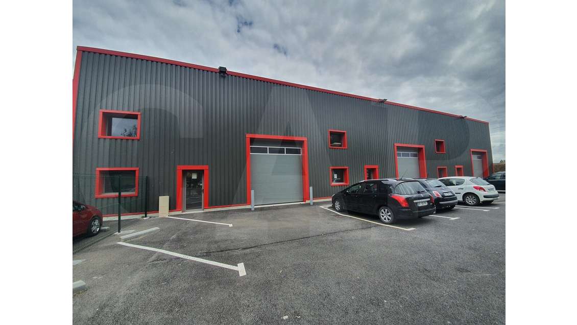 A louer local d'activités neuf 285m² à St Malo