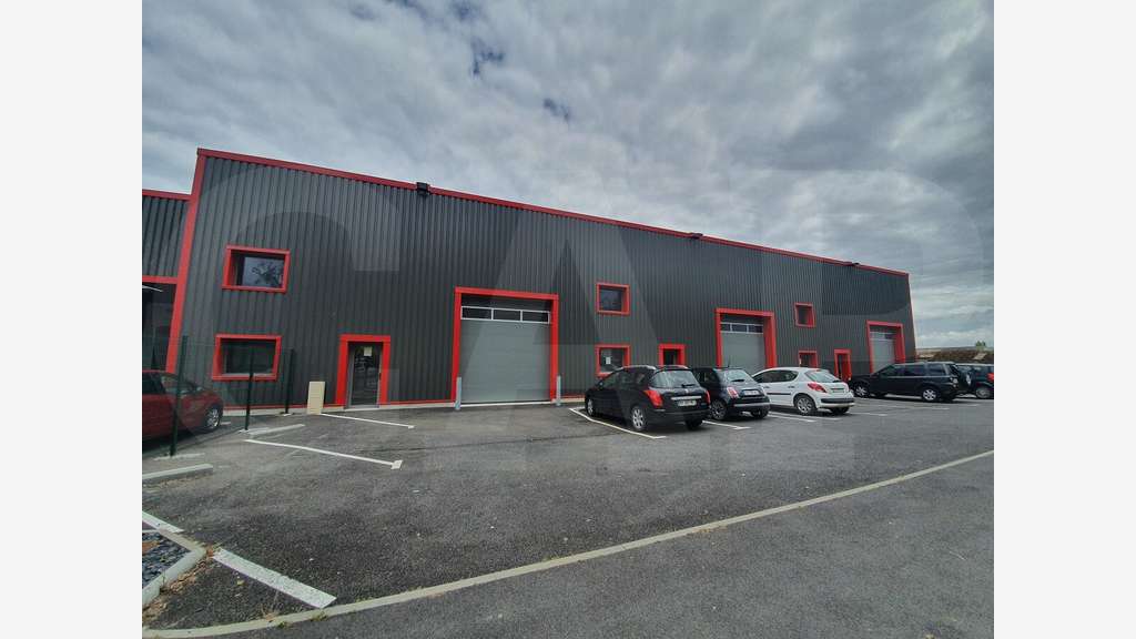 A louer local d'activités neuf 285m² à St Malo