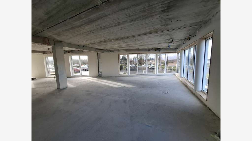 Local professionnel de 144m² à louer à Saint Malo
