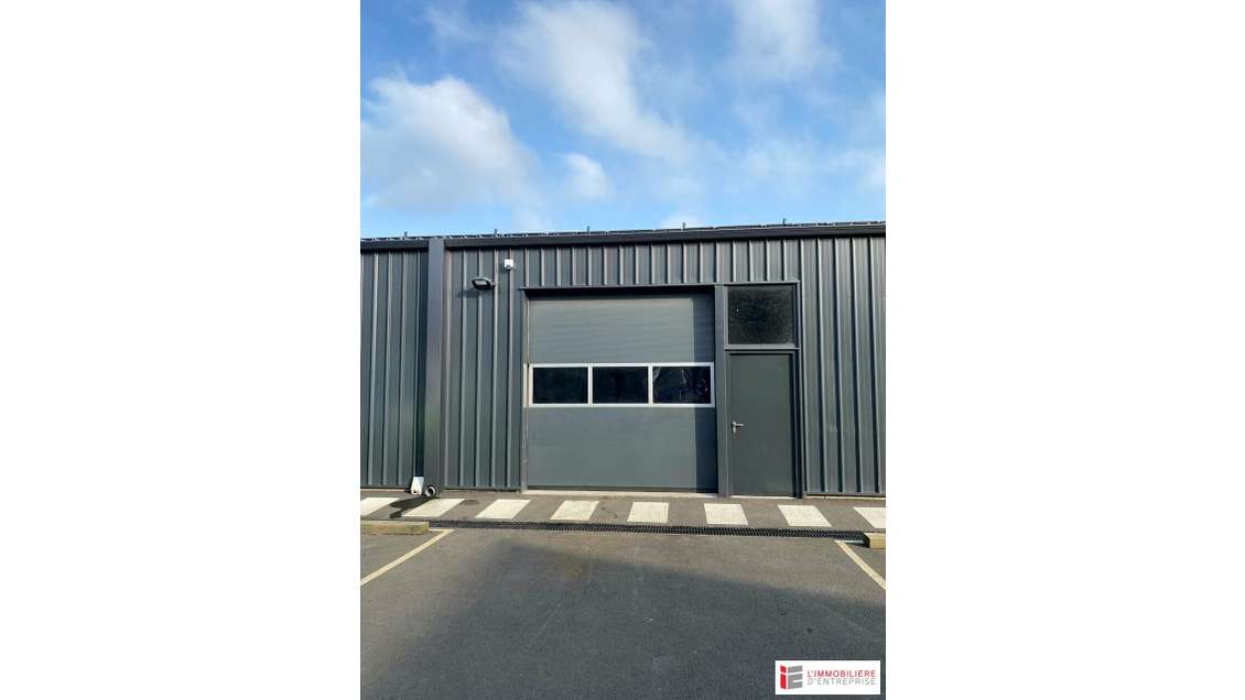 Cellule d'activité 221m² à louer à Saint-Malo