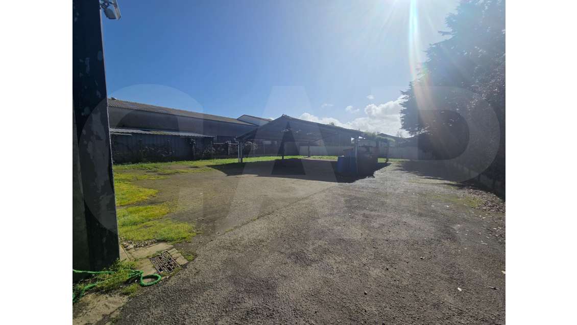 À LOUER – LOCAL D’ACTIVITÉ À SAINT-MALO. EMPLAC