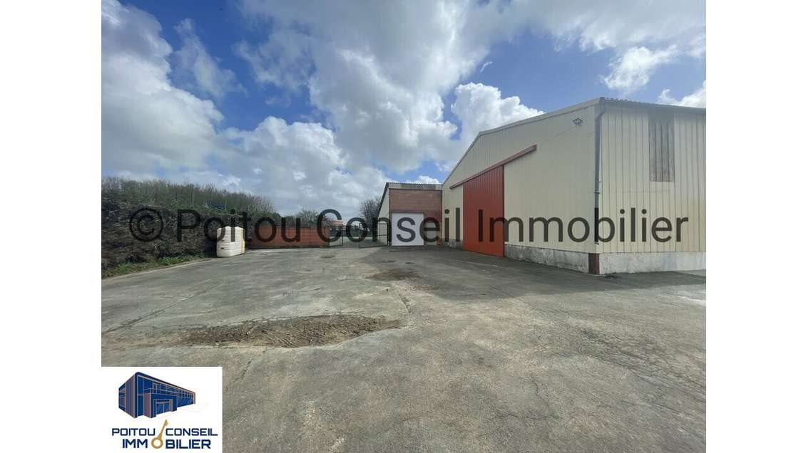 Entrepôt 800m² à louer à Saint-Martin-de-Fraigneau