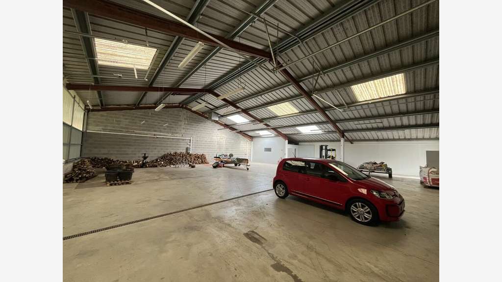 A louer entrepôt 360m² à Saint-Martin-de-Seignanx