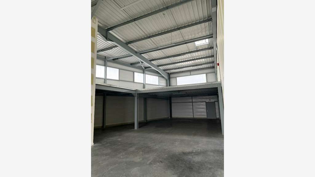 A louer cellule 295m² à Saint Martin de Seignanx