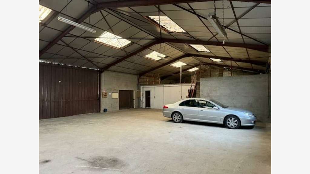 A louer local 470m² St-Martin-de-Seignanx Ambroise