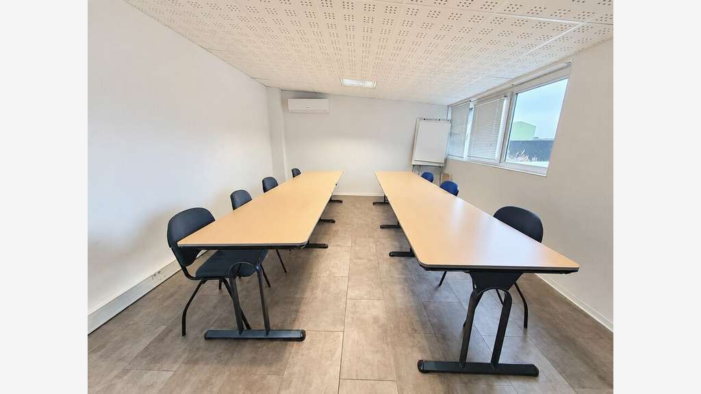 A louer local 905m² à Saint-Martin-de-Seignanx A63