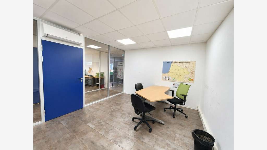 A louer local 905m² à Saint-Martin-de-Seignanx A63