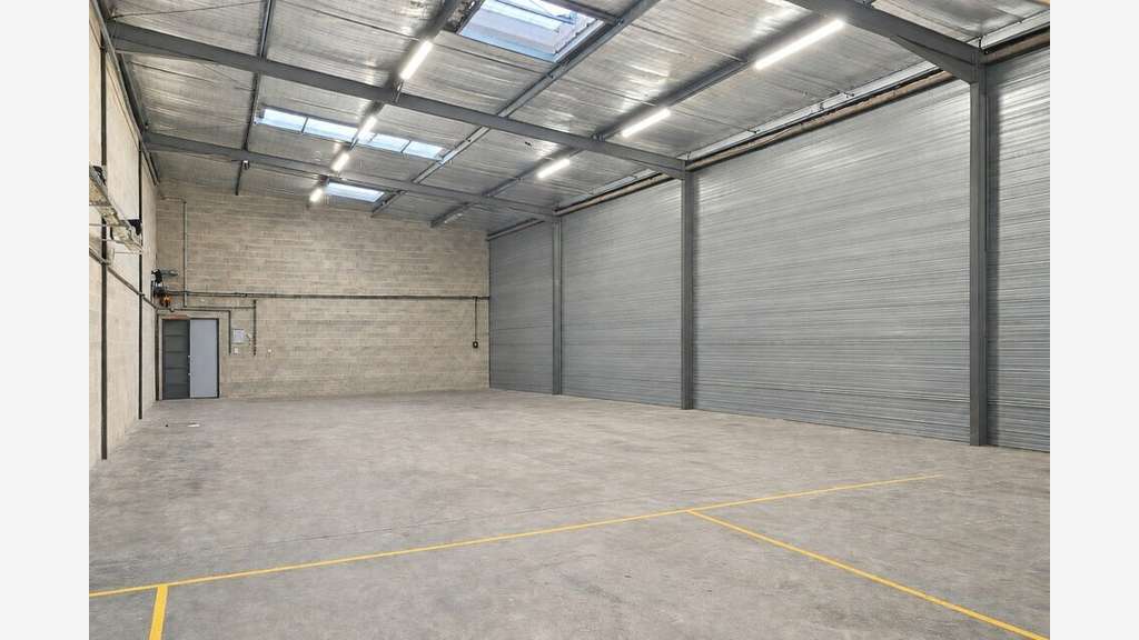 A louer local 905m² à Saint-Martin-de-Seignanx A63