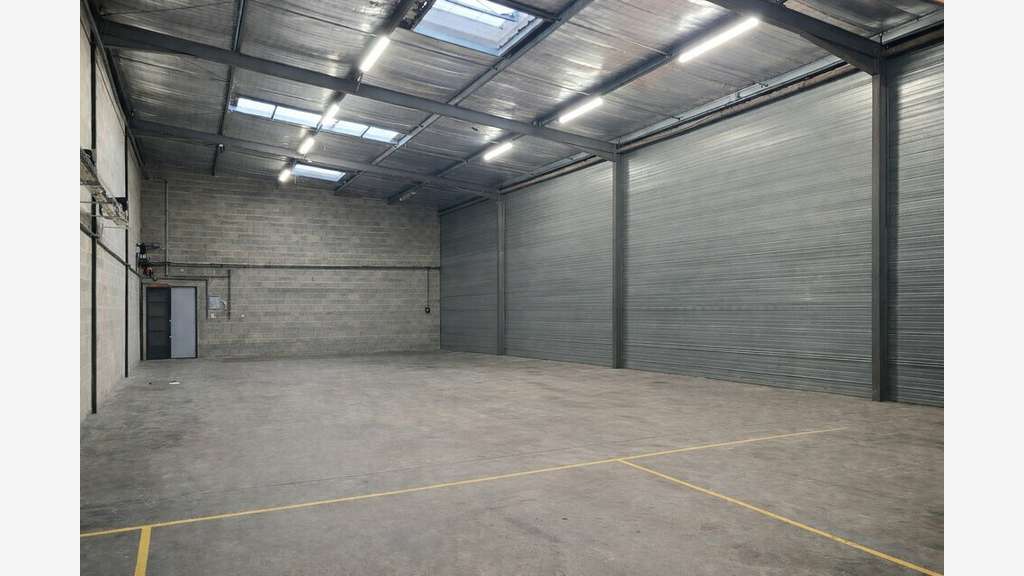 A louer local 905m² à Saint-Martin-de-Seignanx A63