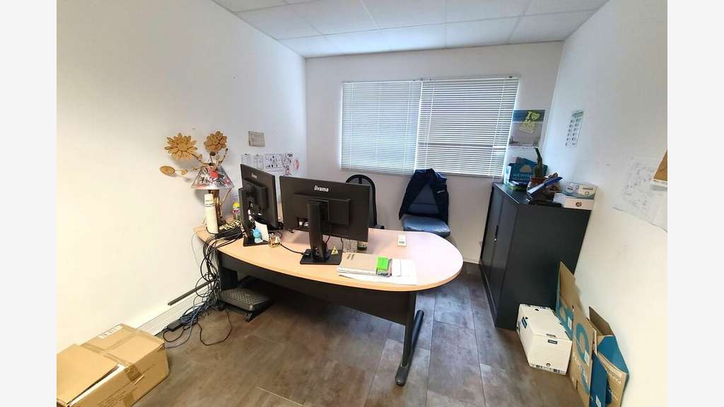 A louer local 905m² à Saint-Martin-de-Seignanx A63
