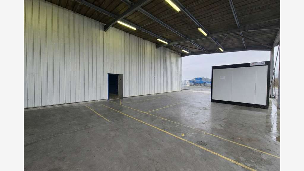 A louer local 905m² à Saint-Martin-de-Seignanx A63