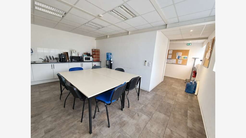 A louer local 905m² à Saint-Martin-de-Seignanx A63