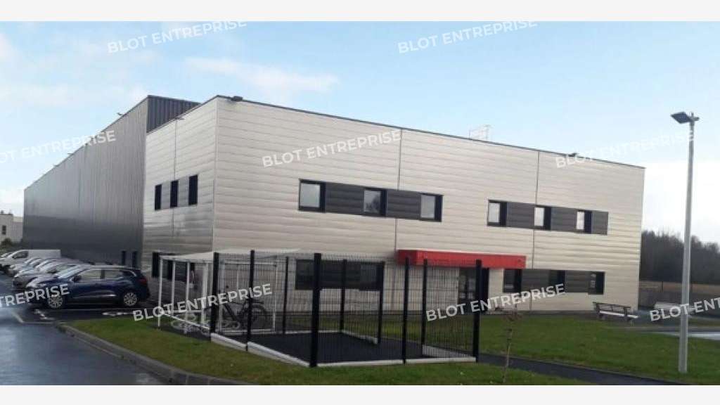 Loue locaux d'activitéS 300m² St-Martin-des-Champs