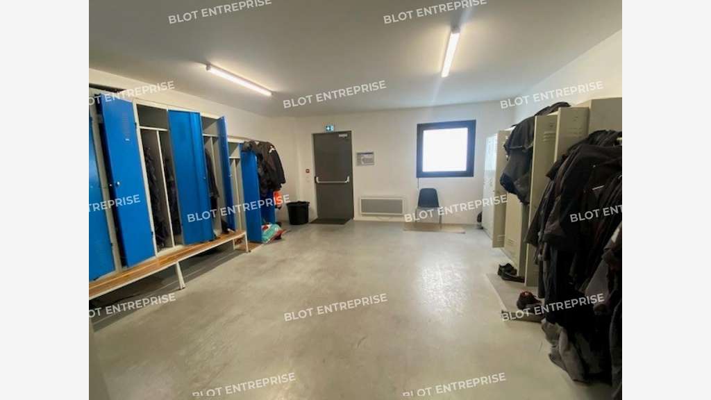 Loue locaux d'activitéS 300m² St-Martin-des-Champs