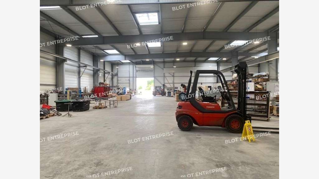 Loue locaux d'activitéS 300m² St-Martin-des-Champs