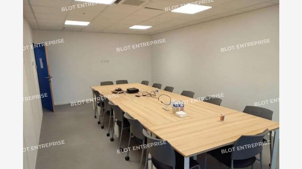 Loue locaux d'activitéS 300m² St-Martin-des-Champs