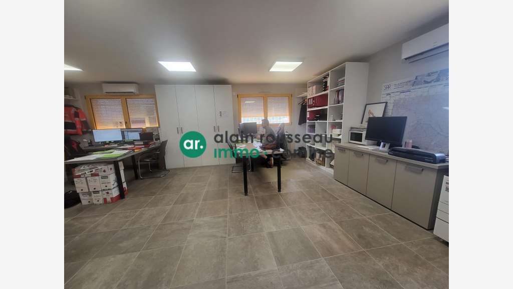 A louer local 340m² sur 2200m² à Angers Ouest