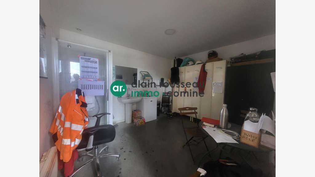 A louer local 340m² sur 2200m² à Angers Ouest